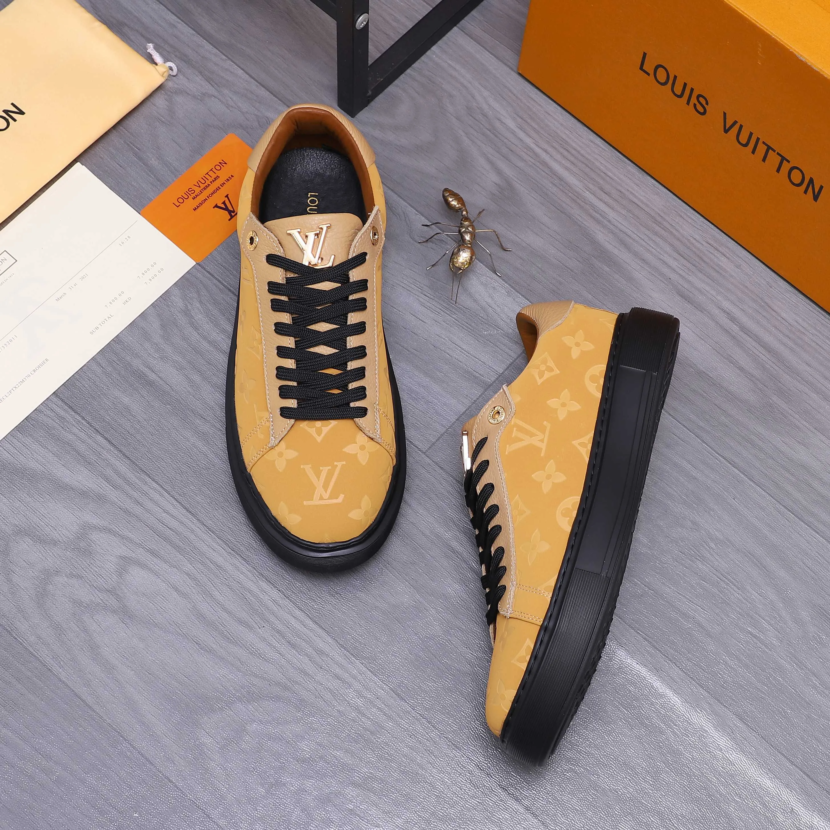 Men's shoes 💰442 Product trademark: LV [Louis Vuitton] Casual shoes True size. Size: 38-44 Product materials: Selected embossed frosted cowhide upper, sheepskin lining, cowhide insole, rubber outsole